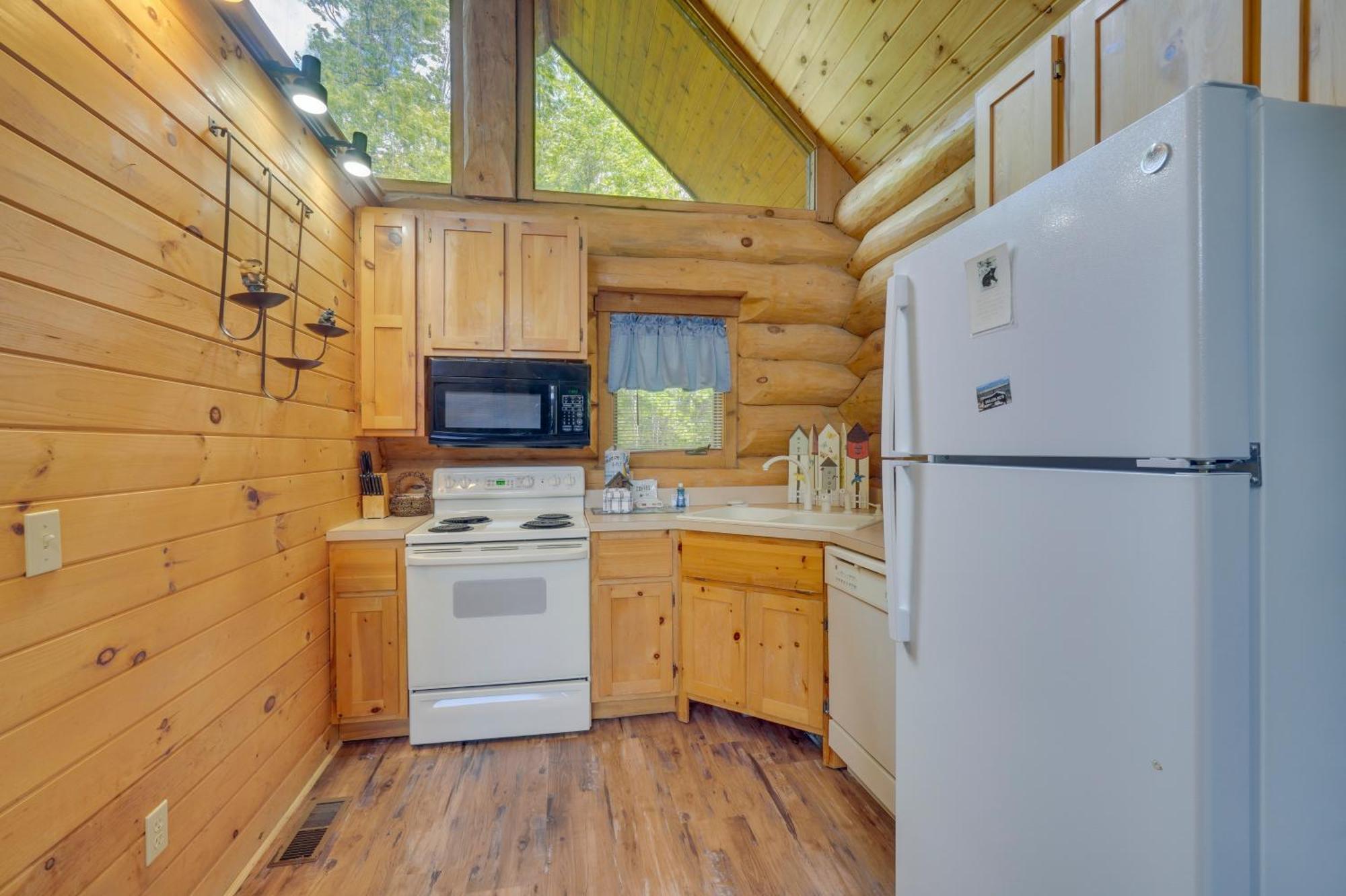 Gatlinburg Cabin With Hot Tub About 11 Miles To Downtown Extérieur photo