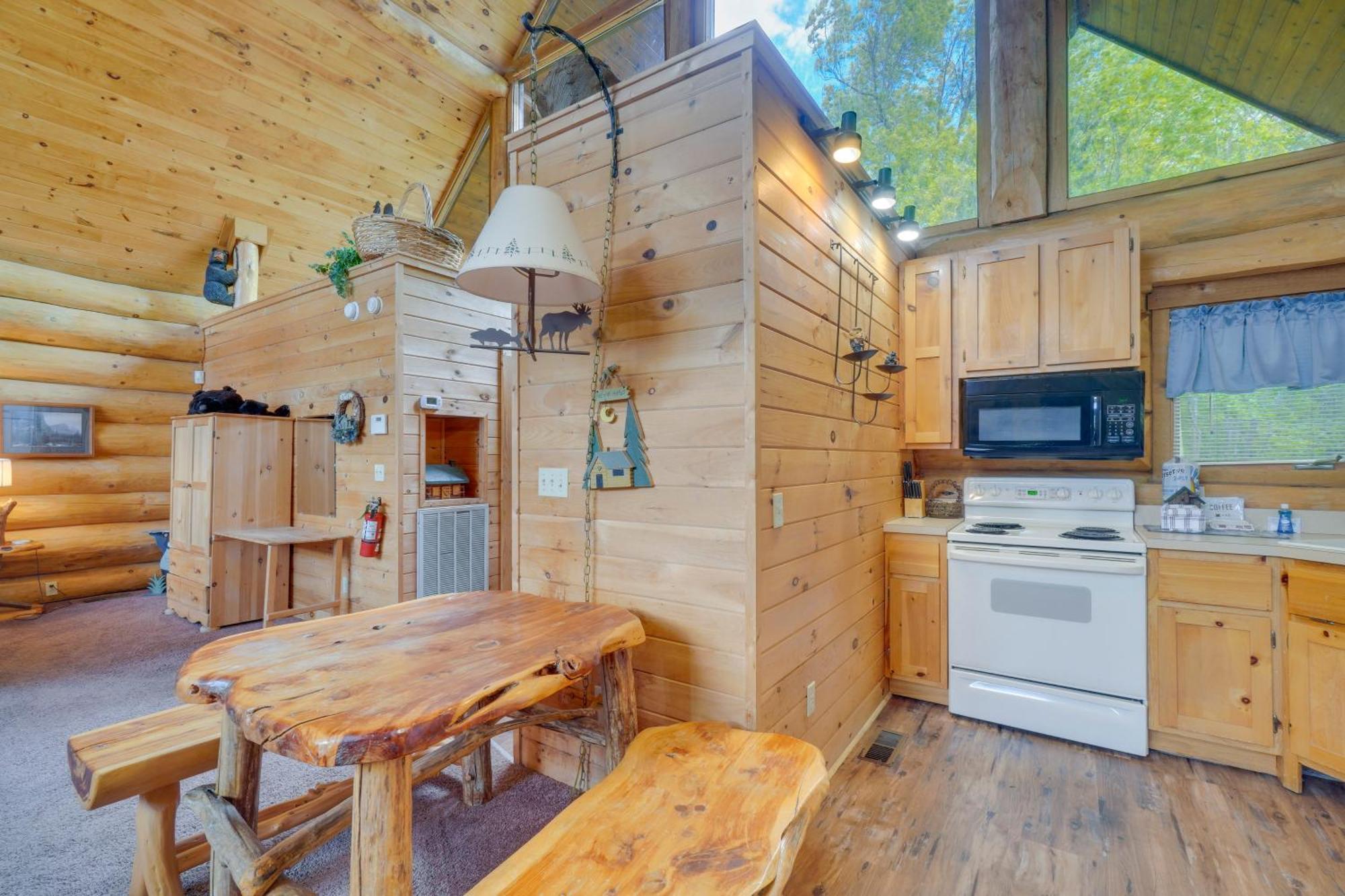 Gatlinburg Cabin With Hot Tub About 11 Miles To Downtown Extérieur photo