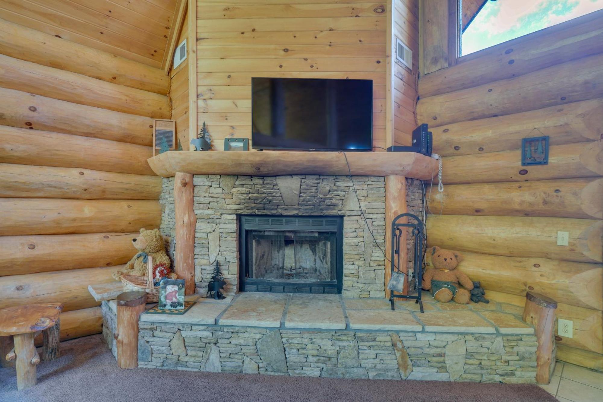 Gatlinburg Cabin With Hot Tub About 11 Miles To Downtown Extérieur photo