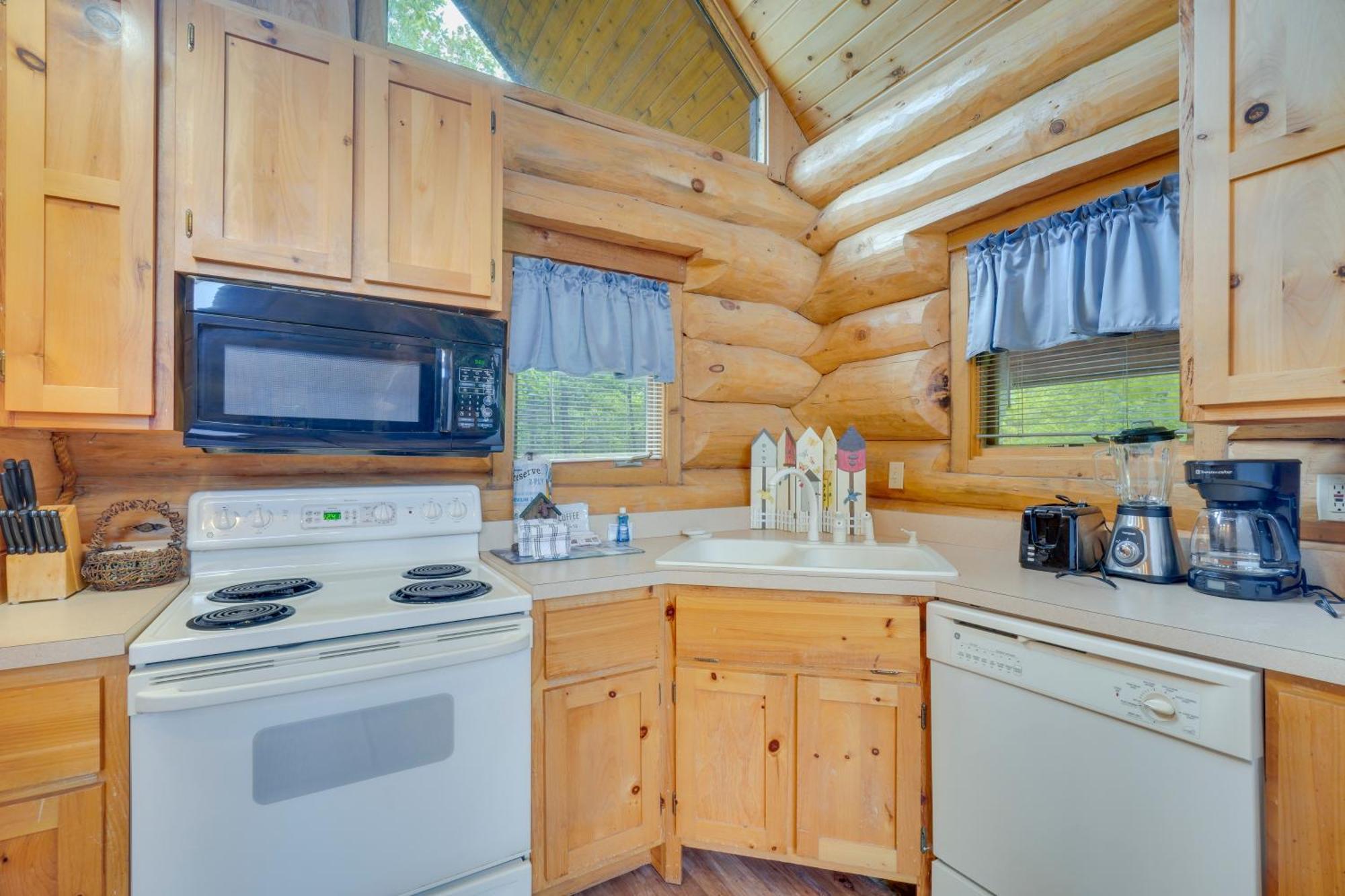 Gatlinburg Cabin With Hot Tub About 11 Miles To Downtown Extérieur photo