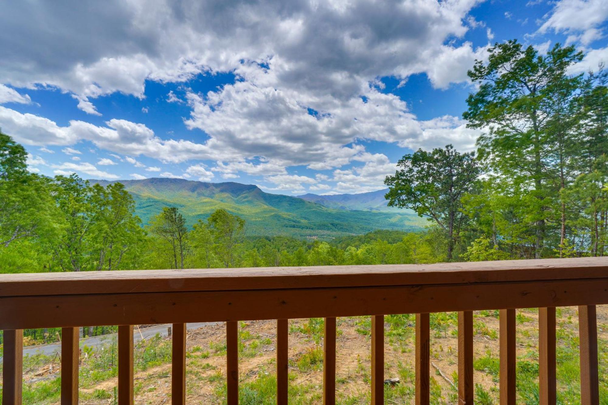Gatlinburg Cabin With Hot Tub About 11 Miles To Downtown Extérieur photo